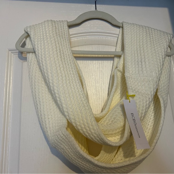 NWT BCB Generation Winter Infinity Scarf Moon Beam New - Picture 2 of 2